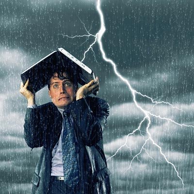  雷雨臨空，你應(yīng)該躲到哪里去？